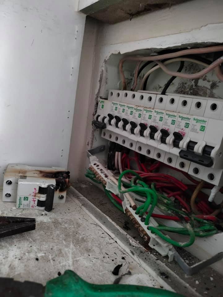 Thợ sửa điện tại Hoàng Đạo Thúy 0866084094