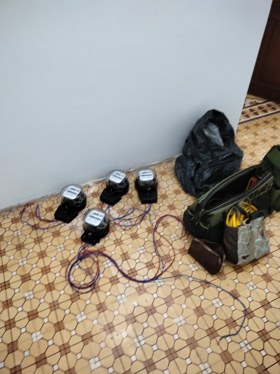 Thợ lắp công tơ điện số 1